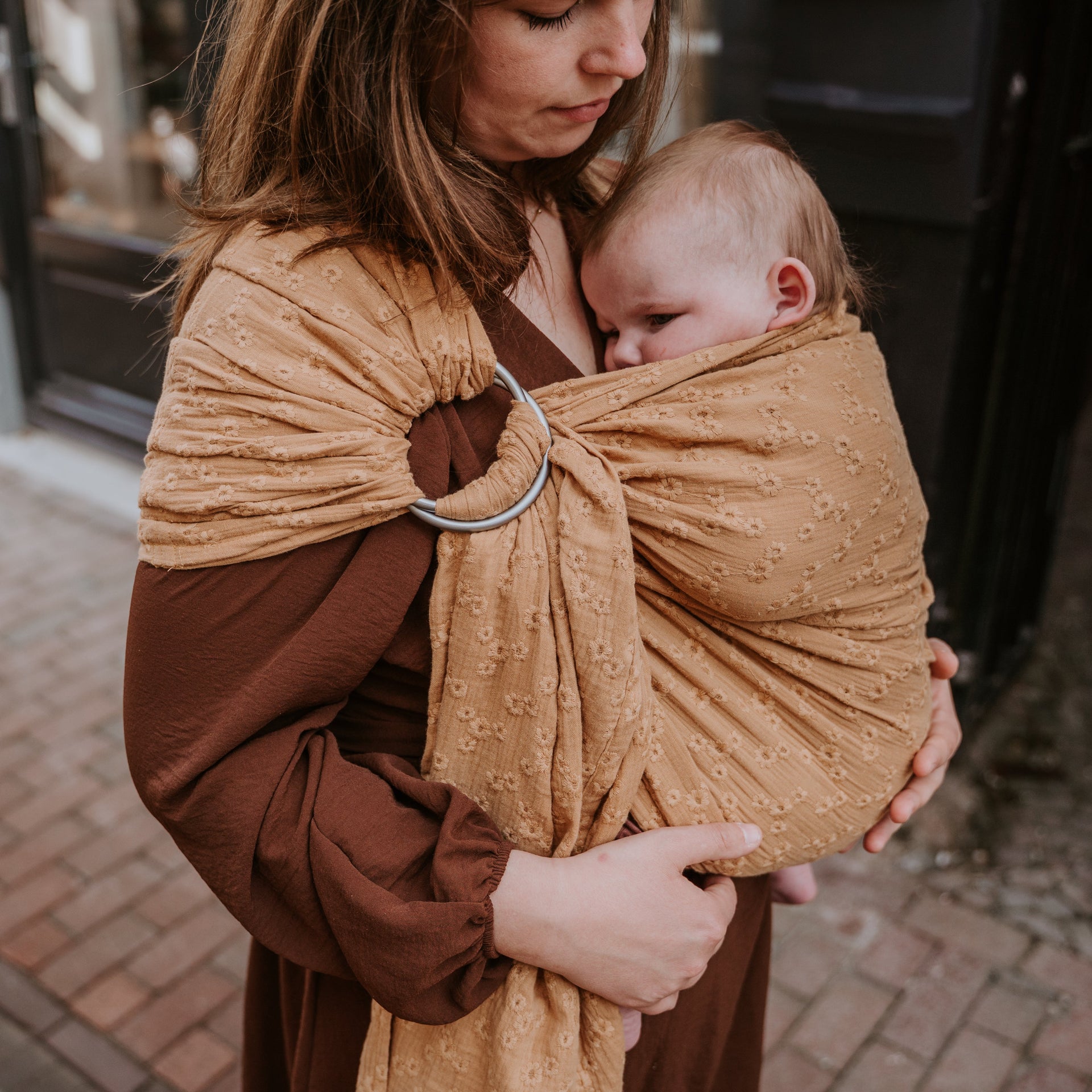Ringsling katoen Daisy ochre natural cosy kids